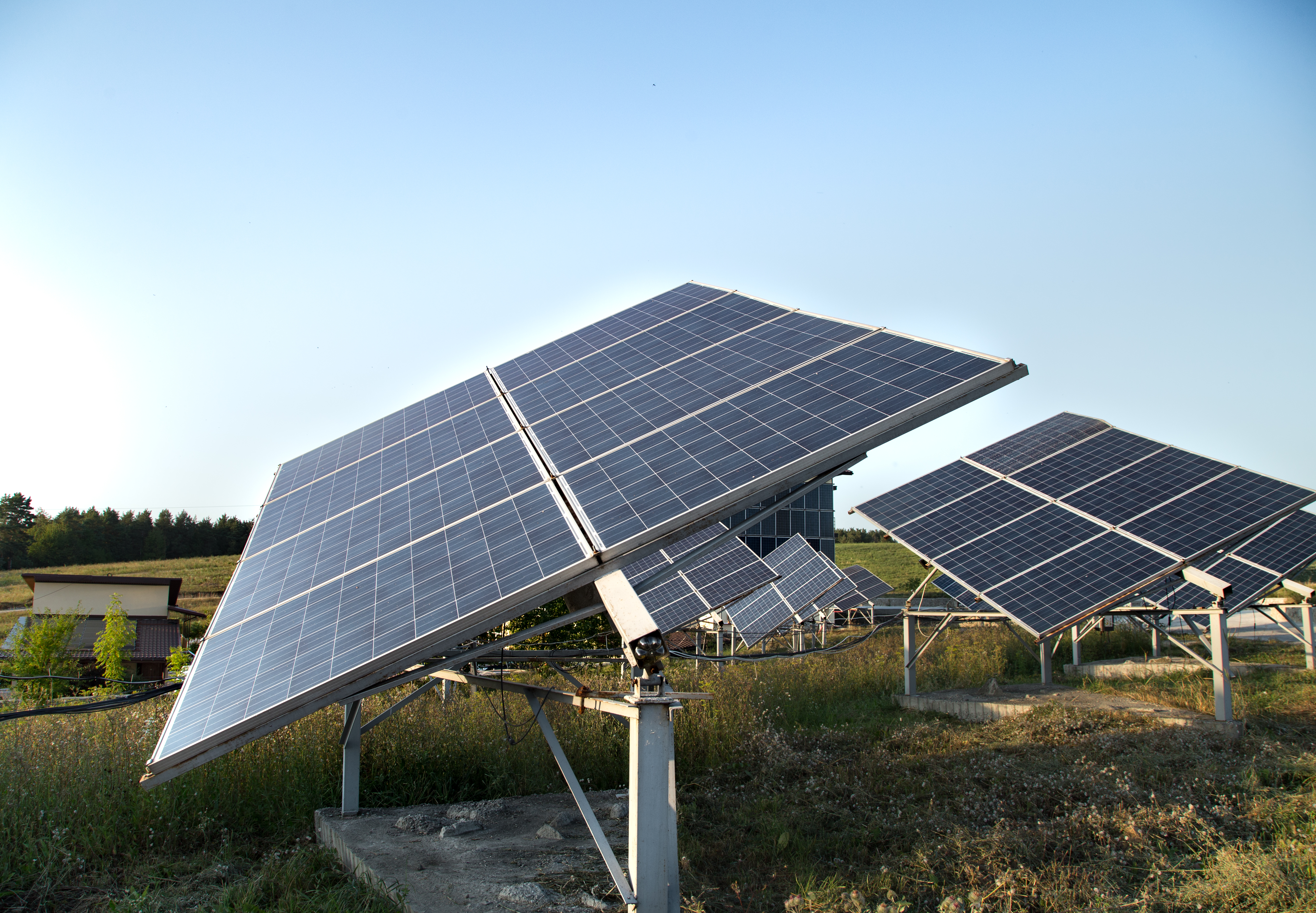 Hybrid solar energy system with battery storage
